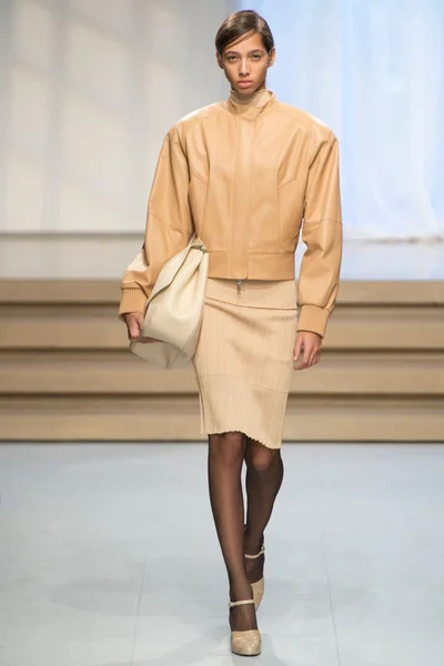 Look 18